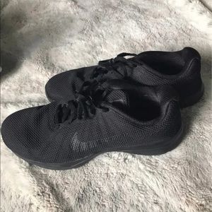 NIKE BLACK TRAINING SHOES